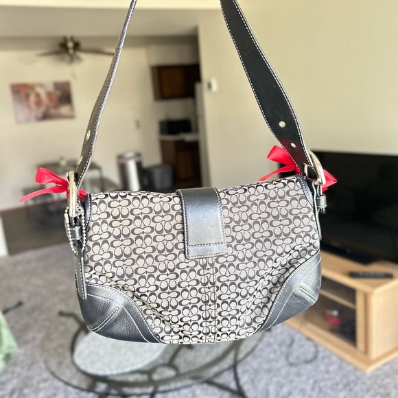 Coach Vintage Y2K Soho Shoulder Bag Signature Buckle Flap Black - Picture 2 of 8